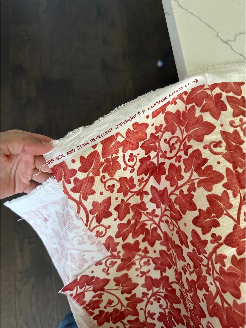 vintage Robert Kaufman quilting cotton featuring an ivy leaf vine print